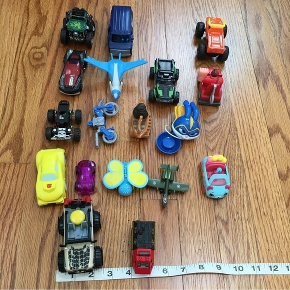 Lots of 18 toy small Cars Vehicles - Picture 12 of 13